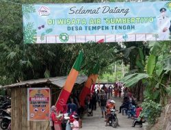 Kepala Desa Tempeh Tengah Bersama Bumdes Meresmikan Pemandian Sumber Tiyo