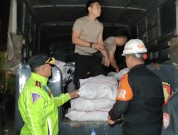 Kapolda Jabar Melalui Polresta Bandung Distribusikan 1 Ton Ayam Beku Olahan Untuk Korban Gempa Bumi