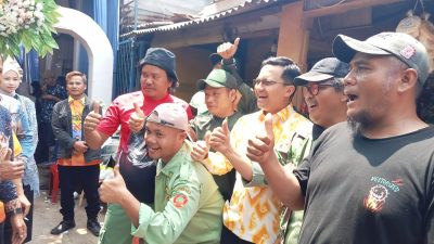 Masyarakat Desa Padamulya Antusias Menyambut Kedatangan Sahrul Gunawan Calon Bupati Bandung