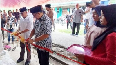 H. Teddy Melwansyah dan H. Marjito Bachri meresmikan Posko Kemenangan BERTAJI di Talang Bandung, Kecamatan Baturaja Barat, jumat (04/10/2024)