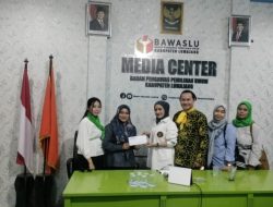 RAKI Datang ke Bawaslu Lumajang Untuk Melaporkan Adanya Dugaan Paslon 02 Melakukan Kampanye di Tempat Ibadah