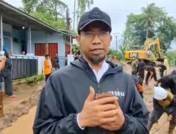 Terputus Akibat Longsor: Tiga Alat Berat Diterjunkan untuk Tangani Jalan Raya Palima-Cinangka