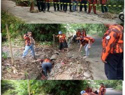 Ormas Pemuda Pancasila PAC Tegalwaru dan Ranting Terjunkan Anggotanya Untuk Membantu Evakuasi jalan Terputus Akibat Longsor.