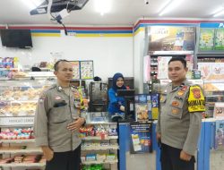 Unit Samapta Polsek Ibun Laksanakan Patroli Ke Minimarket Dan Mesin ATM Untuk Memastikan Keamanan