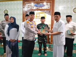 Kapolsek Cicalengka Bersama Forkopimcam Cicalengka Gelar Safari Ramadhan Melalui Tarling dan Wakafkan Al- Quran Di Mesjid Jami Nurul Falah
