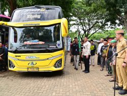 upati Egi Lepas 1.541 Santri Kembali ke Pondok Pesantren Lirboyo Jawa Timur