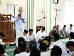 Warga Jati Agung Manfaatkan Safari Ramadan Pemkab Untuk Keluhkan Jalan Rusak
