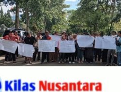 Puluhan PKL Unjuk Rasa Depan Gedung DPRD Kepahiang Minta Solusi Yang Adil dan Tempat Yang Strategis Realokasi Lapak Dagang,