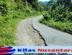 Memperihatinkan Jalan Rusak Hanya Menyisakan 1 Meter Kades Talang Kebun dan Masyarakat Berharap Pemkab Seluma Dapat Segera Untuk Diperbaiki,,