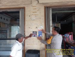 Tingkatkan Kesadaran dan Partisipasi Masyarakat dalam Menjaga Kamtibmas, Anggota Bhabinkamtibmas Pasang Stiker Himbauan Larangan Musik Remix