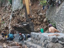 Pemkab Bangun Pengarah Arus Amankan Aliran Sungai