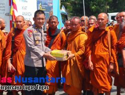 Melintas di Wilayah Pekalongan, 34 Biksu Dapatkan Pengawalan dan Pengamanan dari Polisi