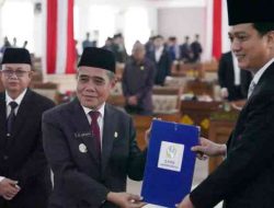 Rapat Paripurna XIII DPRD Ogan Ilir, Wakil Bupati Menandatangani Rancangan Awal RPJMD Kabupaten Ogan Ilir tahun 2025-2029