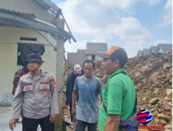 Polsek Rancabungur bersama Warga Kompak Gelar Kerja Bakti Pascabencana Banjir di Bantarsari
