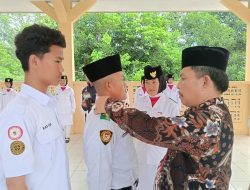 Kukuhkan Paskibraka Tingkat Kecamatan, Camat: Laksanakan Tugas Pengibaran Bendera Dengan Penuh Tanggung Jawab dan Kebanggaan
