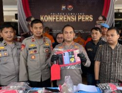 Diduga Memeras Kepala Desa Tunjung Tiga Oknum LSM Digelandang ke Polres Lumajang