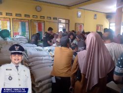 ‎PEMBAGIAN BERAS BULOG PEMDES SUKANEGARA PASTIKAN TEPAT SASARAN