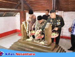 Sambut Hari Jadi ke-498 Kabupaten Indramayu, Kapolres dan Forkopimda Tabur Bunga di Makam Arya Wiralodra