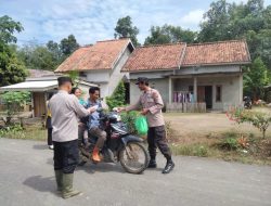 Jumat Berkah, Wujud Kepedulian Polri Terhadap Masyarakat, Polsek Rambang Berbagi Nasi Kotak