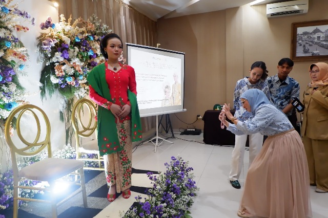 Praktik Foto Busana Sunda