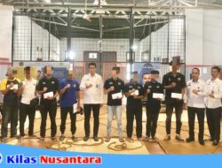 Presiasi Kinerja Positif, Kalapas Kuningan Serahkan Premi Kepada Warga Binaan