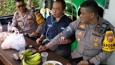 Jamin Kesahatan Anggota Pos Pam Nataru Cukang Monteng Ibun : Kapospam Terima kunjungan Dokes Polresta Bandung Gelar Pemeriksaan