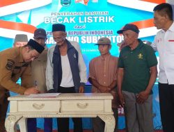 100 Abang Becak di Kabupaten Probolinggo Terima Bantuan Becak Listrik dari Presiden Prabowo