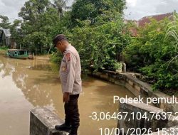 Polsek Pemulutan Laksanakan Patroli Pengecekan Debit Air, Antisipasi Banjir dan Tanah Longsor