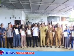 Wakil Bupati Takalar Serahkan Sertifikat Tanah PTSL Di Sanrobone, Warga Sambut Antusias