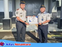Tingkatkan Disiplin dan Motivasi Kerja, Lapas Kelas IIA Kuningan Berikan Penghargaan Pegawai Terbaik