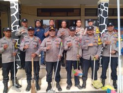 Polsek Ibun Polresta Bandung Laksanakan Kegiatan Korve Massal serentak di Lingkungan Mako Polsek Ibun Serta Pemukiman Serta Pemukiman