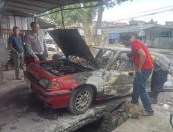 Polsek Baleendah Cek TKP Kebakaran Mobil di Jalan Laswi Kampung Cipicung