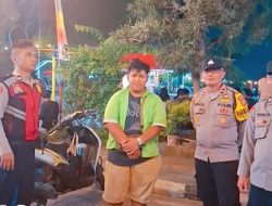 Sambangi Alun Alun Cicalengka : Anggota Binmas Polsek Cicalengka Setiap Malam Berikan Himbauan Kamtibmas