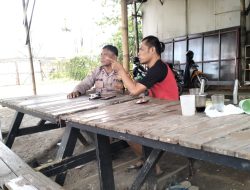 Bhabinkamtibmas Desa Sukapura Sambang Warga, Dorong Pemanfaatan Lahan Garapan untuk Tanaman Jagung