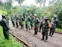 TMMD Ke-127, Sebanyak 31 personel TNI dari Anggota Koramil 2414/Ciwidey Diterjunkan Dalam Kegiatan Pengecoran Jalan
