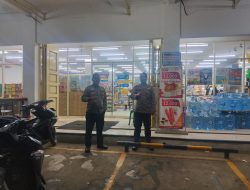 Kunjungi Minimarket Saat Ramadhan: Personil Piket Fungsi Polsek Ibun Polresta Bandung Titipkan Himbauan Kamtibmas Kepada Pelayan