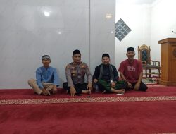 Kapolsek Pameungpeuk Laksanakan Tarawih Keliling, Pererat Silaturahmi dengan Masyarakat