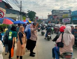 Bhabinkamtibmas Polsek Pameungpeuk Polresta Bandung Laksanakan Pengaturan Lalu Lintas Saat Ngabuburit