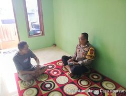 Door to Door ke Tokoh Masyarakat, Bhabinkamtibmas Desa Ciporeat Ajak Warga Aktifkan Ronda Selama Ramadan