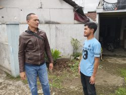 Laksanakan Ops Pekat Selama Ramadhan : Anggota Polsek Ibun Polresta Bandung Kembali Periksa Petugas Parkir dan Warung Jamu Yang Ada Di Wilayah Kecamatan Ibun