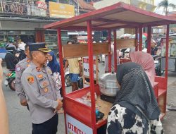 Kapolsek Rancaekek Intensifkan Patroli Jalan Kaki, Pastikan Pedagang Takjil dan UMKM Aman Jelang Berbuka