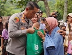 Kapolresta Bandung Gelar Baksos di Arjasari, Puluhan Warga Terima Bantuan Sembako