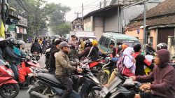 Antisipasi Kemacetan Kendaraan Saat Ramadhan : Anggota Unit Samapta Polsek Solokanjeruk Polresta Bandung Laksanakan Gatur