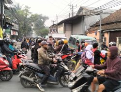 Antisipasi Kemacetan Kendaraan Saat Ramadhan : Anggota Unit Samapta Polsek Solokanjeruk Polresta Bandung Laksanakan Gatur