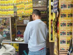 Jaring Peredaran Miras serta Premanisme Selama Ramadhan, Personel Polsek Ibun Lakukan Pemeriksaan Terhadap Sopir Angkot dan Pemilik Tokok Jamu