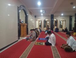 Bhabinkamtibmas Polsek Banjaran Laksanakan Tarawih Keliling di Desa Sindangpanon