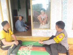 Kapolsek Cileunyi bersama Bhabinkamtibmas Desa Cibiru Wetan Sambangi Petani Jagung, Dukung Ketahanan Pangan di tingkat Desa