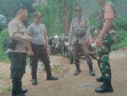 Pada Saat Sambangi Wilayah : Anggota Unit Binmas Polsek Cimenyan Polresta Bandung Sampaikan Himbauan Saat Bertemu Warga Binaan