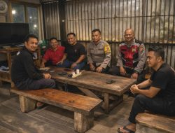 Jamin Keamanan Saat Ramadhan : Polisi Polsek Cimenyan Polresta Bandung Gelar Patroli Malam Di Wilayah Hukum Polsek Cimenyan