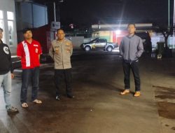 Jadi Titik Pengamanan Malam Pasca Libur Lebaran : Anggota Polsek Ibun Gelar Patroli KRYD Ke Petugas SPBU Cibeet